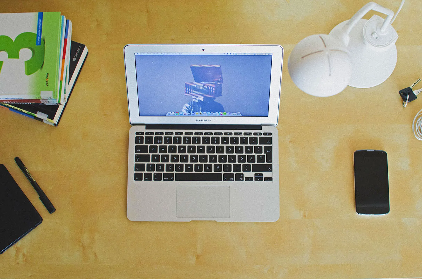 Ilustrasi Online Freelancer dan Virtual Assistant