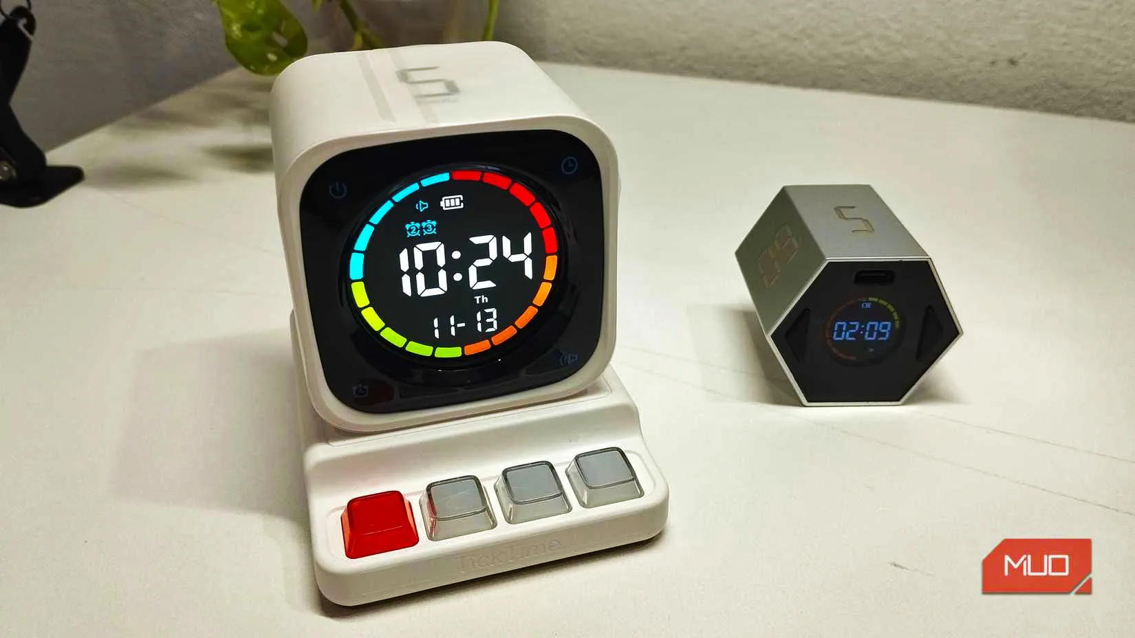 pomodoro timer and ticktime pomodoro timer on a desk 1