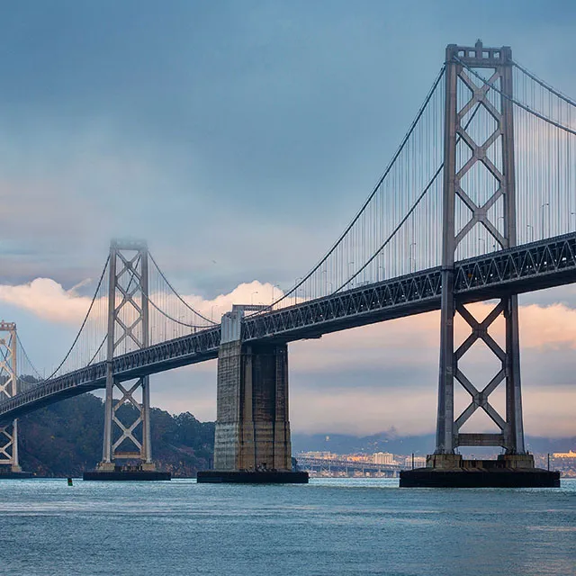 Brooklyn Bridge melambangkan koneksi dan arah yang jelas