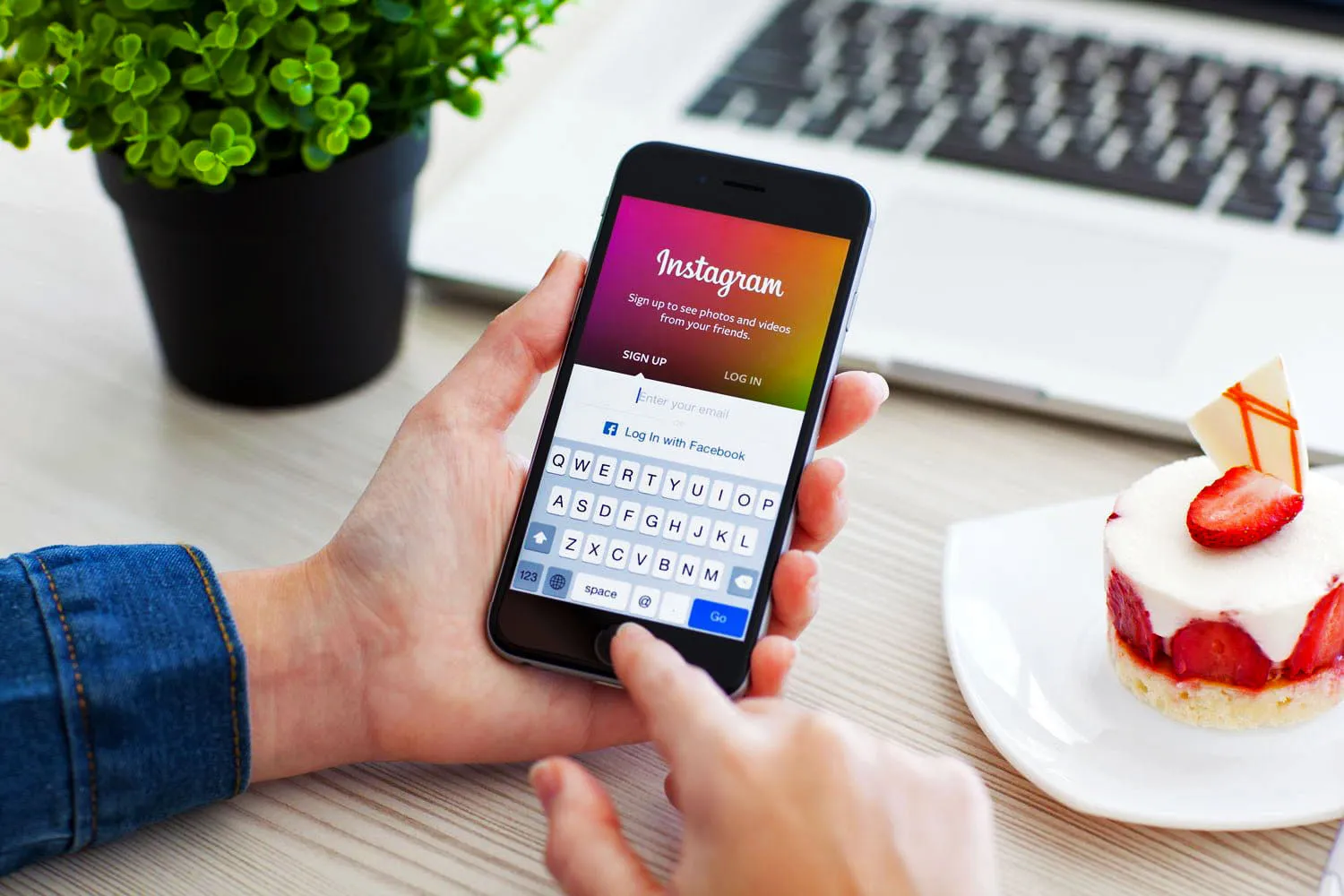 ilustrasi penggunaan instagram
